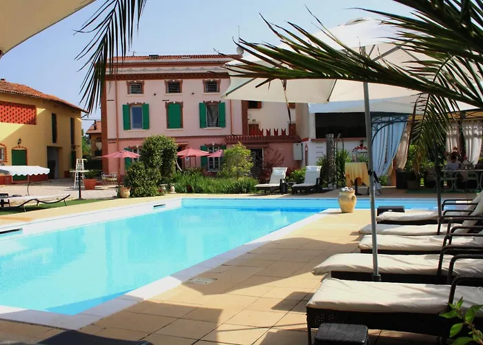 Hotel 4 stelle: Villa Rossella con piscina
